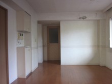 リビングを可動式の間仕切りで明るく広い空間に リビングを可動式の間仕切りで明るく広い空間に